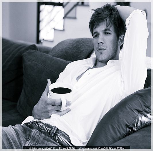 █ ▄→ neaţa eleanor. ce ai în pungile alea? :)))