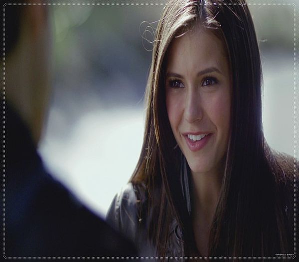 》Sa nu racesti..*se uita la ea apoi isi vede bluza pe canapea, o ia si si-o ascunde la spate x_X* =)