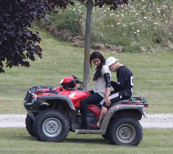 5-Justin-Bieber-Selena-Gomez - Justin Bieber and Selena Gomez