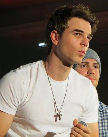 *intra dand din b;;;ci* Eu, fratello! #S