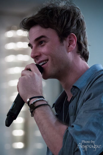 Lasa, pune fetele la treaba#Fane *face duet cu salam*