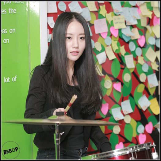 B-Yeon| Da, cred că da. :-? :)) #K. Bine mă fată. :)) #J. [bea] - ix __ Episodul 073 __ xi