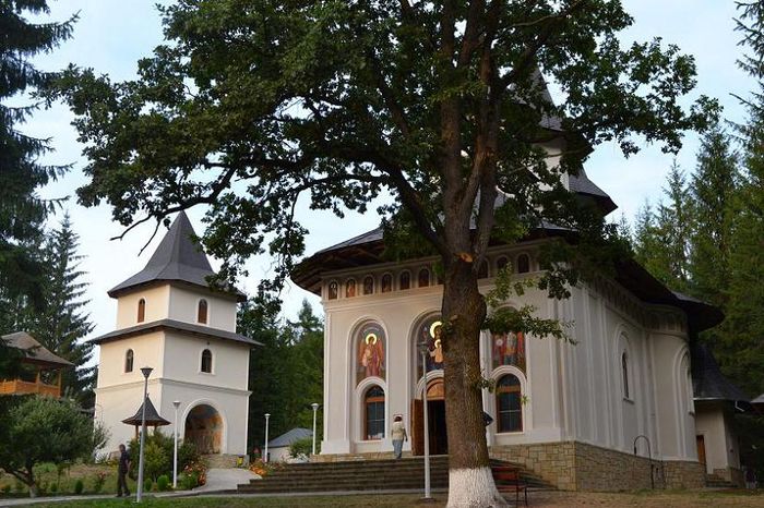 MANASTIREA DURAU-CLOPOTNITA