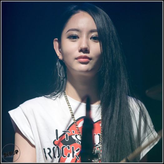 B-Yeon| Care te-a învăţat să fii astfel? :)) #K. Eh.. plictiseală.. cred. :-? #Min.