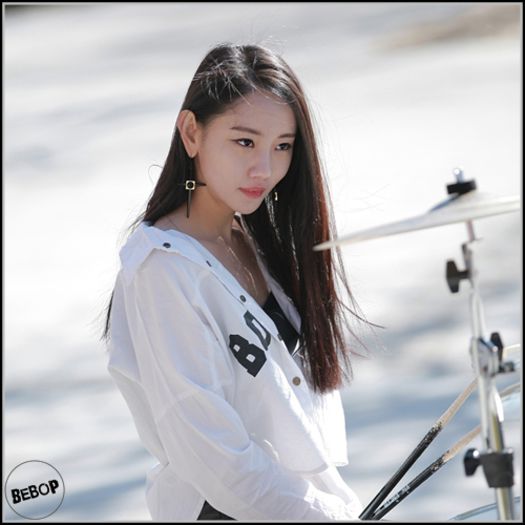 B-Yeon| Te învaţă la prostii hyung ăsta. ;-; #K.