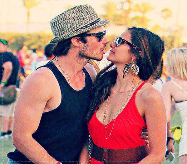 》clk *il imbratiseaza strans si se aseaza la el in poala, il saruta* ;33 #D; Of, nu mai radeti mey de carton, si Tyler imbratisa cartonu ala..=)))))))
