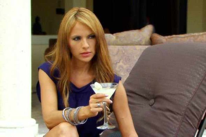 Vanessa Villela en Eva Luna; Victoria Arismendi es modelo profesional y novia oficial de Daniel Villanueva.Mujer vandiosa,frivola y muy buena para fingir.Pero tambien tremendamente insegura.Victoria no quiere a Laurita,quien le p
