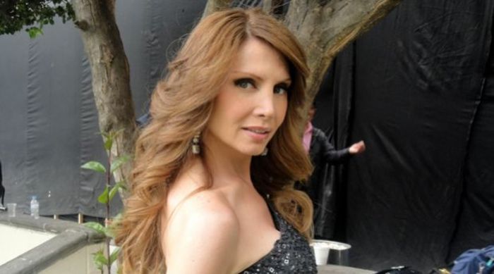 Frances Ondiviela en Un refugio para el amor; Julieta Villavicencio es madre de Gala,a quien ama de una forma pecular,pues mantiene una competencia con ella.Mujer llamativa,glamerosa,descarada y ambiciosa,una mujer de sociedad a la que le encanta
