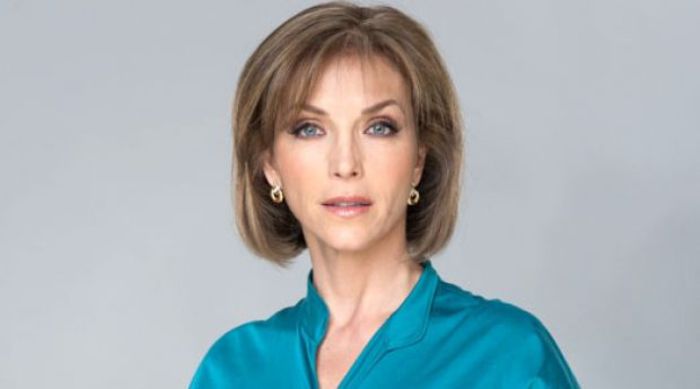 Laura Flores en Un refugio para el amor; Roselena Toreslanda es esposa de Maximino y madre de Rodrigo,Patricio y Jana.Mujer de educacion elista,es altiva,fina,presuntosa,es mujer elegante que alaban las revistas sociales.Le gusta convivir co
