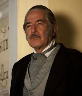 Enrique Rocha en Corazon salvaje; Rodrigo Montes de Oca es amable y gentil,pero orgulloso.No soporta que la mujer que ama este enamorada de un humilde pescador y se vuelve rencoroso y villano.Cegado por los celos se propone destruirlo
