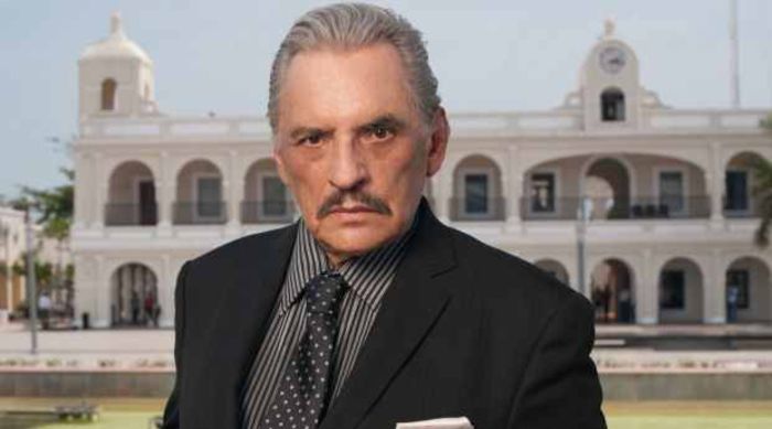 Manuel Ojeda en La tempestad; Ernesto Contreras es un hombre poderoso y malvado,que se mueve en el mundo empresarial,aunque su fortuna la ha constituido a base de negocios ilicitos.Es autoritatio,prepotente,tirano y vengativo.Erne
