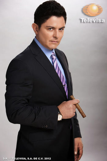 Ernesto Laguardia en Corona de lagrimas