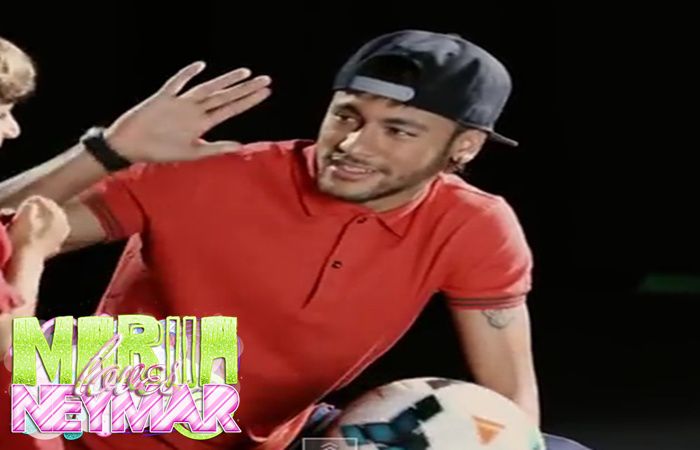 ɳҽყɱαɾ | *coboară scările din apartamentul lui şi se pune pe canapea văzând că nu i nimeni*