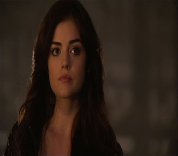 .•*´♥`*•. Ciocolata*scoate din punga* Am cu alune, rom,amaruie si crema de capsuni cl; de care vrei. Si fac bine.
