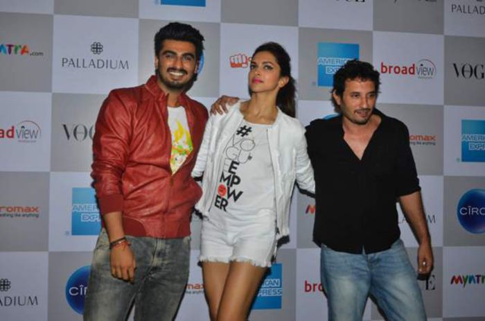 Deepika-Padukone-Sonam-Kapoor-Arjun-Kapoor-at-Vogue-Fashion-Night-Outda1