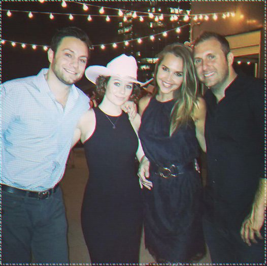 - Noroc frățziwer =)))))))))) #ridica sticla in sus si dupa bea-Stefan