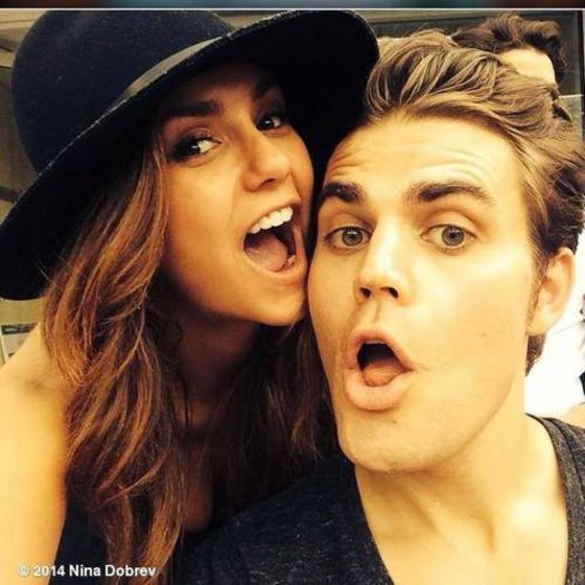 CL La fel...parca viata mea e incompleta fara Davina si nu pot sa cred ca am zis asta; Nu eram asa... :< pana sa fiu cu ea *sta cu sticla in mana si aproape boceste* [=)))))))))))]
