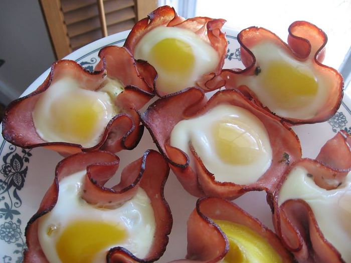 oua in cuib de bacon