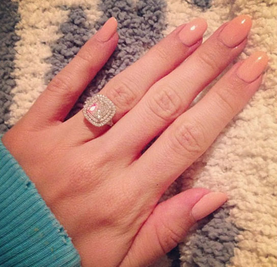 Ashley-Tisdale-Engagement-Ring - Ashley Tisdale si Christophore Fench s-au casatorit