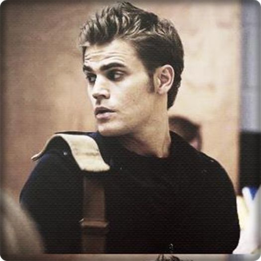 CL Tu macar stii sigur ce simti, dar stii ce aiurea e sa nu stii  ?:) sa fii confuz *too much drama*; Gata, sa schimbam subiectul. DE CAND NU MAI SUNT DRAMELE KLAROLINE E CAM LINISTE PE AICI :O =))))
