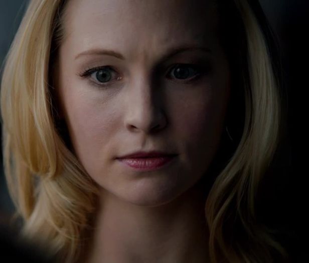 ᵔᴥᵔ -- *Îşi da ochii peste cap, râde şi îşi pune ceva de băut*