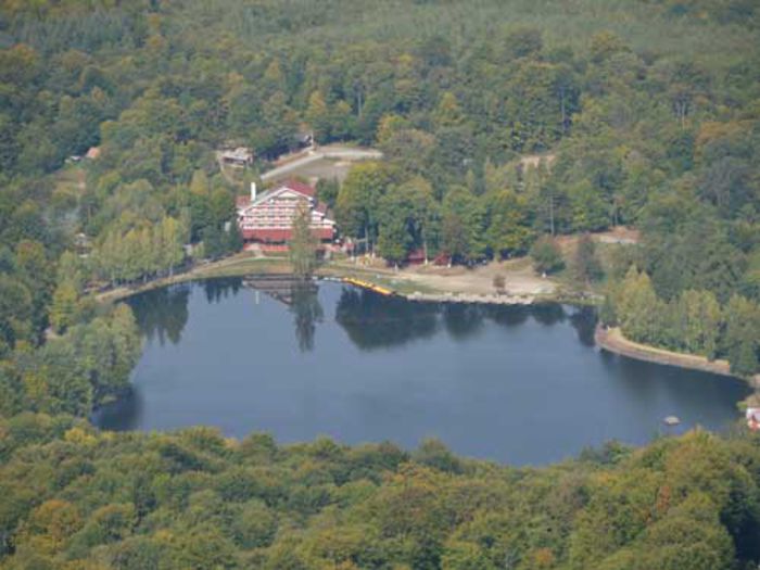 Feredeu; inseamna balta,lac sau baie(statiune),cada;"merem la Herculane,la feredeie,p`o saptamina".In poza este Lacul Bodi,de Linga Baia Sprie si cabana Mogosa
