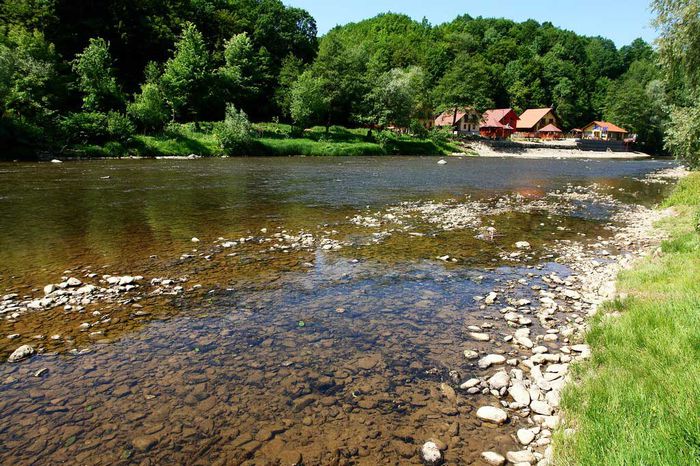 Tihneală; tihneala=liniste,pace,odihna,noroc.Tare mi-o tihnit la Remecioara!(in poza:restaurant si casute in Remecioara,pe malul sting al riului Lapus.
