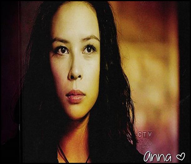 △▼ ❥ : Taci fey dansează acolo că îmi spargi timpanele =)) @Elena [cl; * adună banii de pe jos și îi bagă la ea în bluză =)))) *
