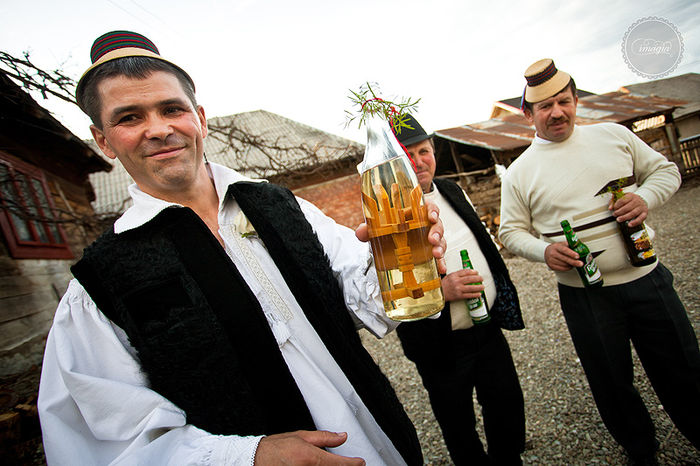 Ocoş nuntaş cu virtelniţa-n oiagă - 2-1  Regionalisme din MM