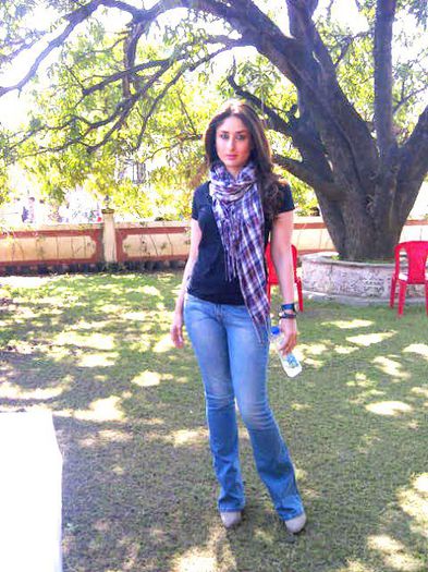 551474_526131280765609_889951242_n - Kareena Kapoor