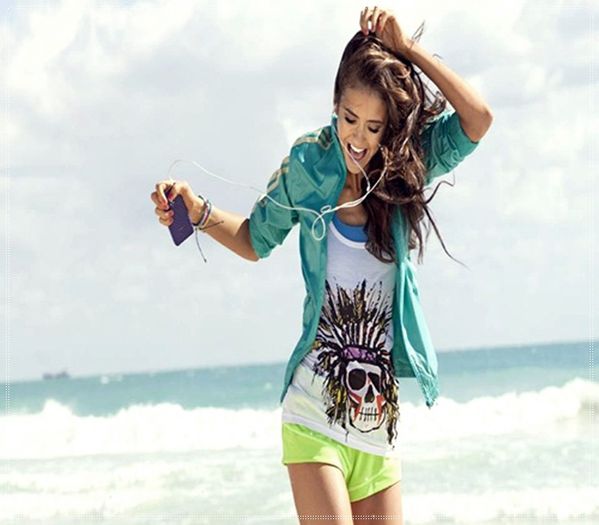 》Aia e maaa=))))))) #both *continua sa danseze pe ritm:X* =)))