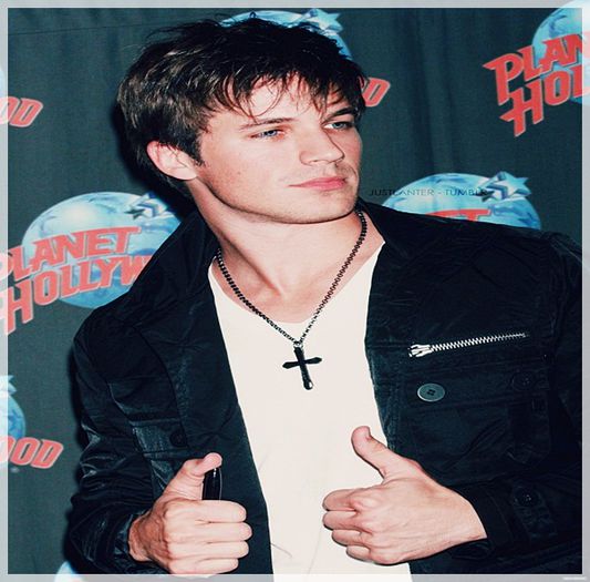 █ ▄→ -urlă- tu eşti pr_stă la cap? uite ce mi-ai făcut la haine -cl-; -aduce o funie şi o leagă strâns de nişte ţevi apoi pleacă să se spele- (bag p__a, mă pune tata să mă culc, intru mâine:))) te-am pupat, te-am lăsat legată)
