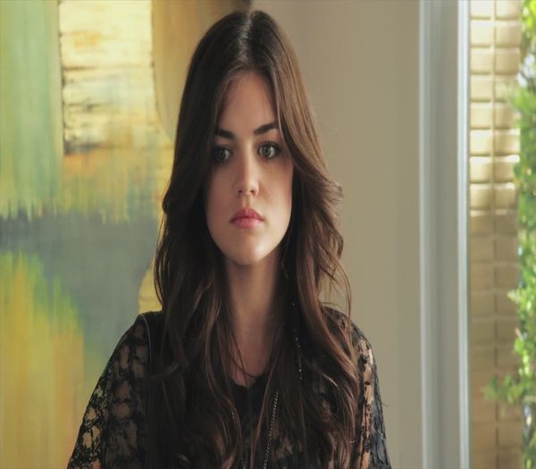 .•*´♥`*•. *coboara si se uita pe geam* Ce ploua!