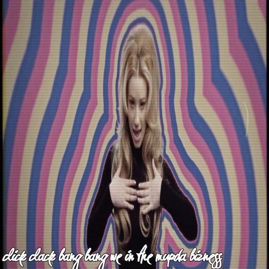 ♡ cσνєη ♡ mi-ar face plăcere să-ți tai chestiuța și să o pun la blender apoi să ți-o dau CL; s-o bei :x
