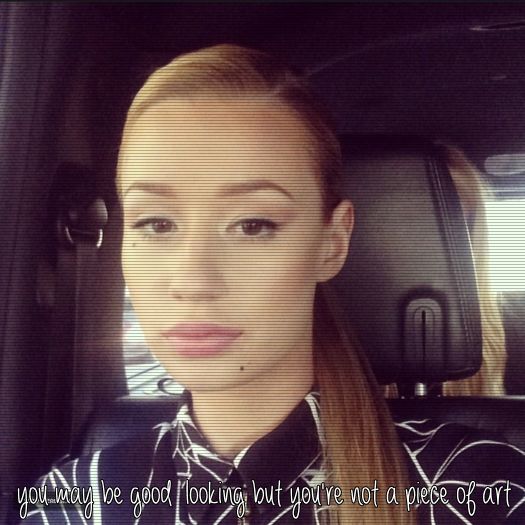 ♡ cσνєη ♡ *îi aruncă o pernă în cap*