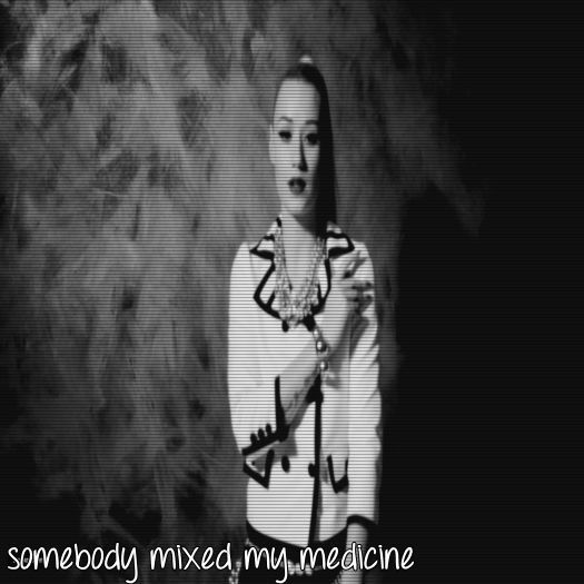 ♡ cσνєη ♡ dar când ai făcut tu faza cu nu pot alege între tine și bruna :) CL; știi, credeam că o s-o alegi pe ea :) #ney ; *îi ia șuvița* #zane
