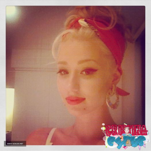 ♡ cσνєη ♡ ughhhhh *zbiară și fuge, cu lacrimi în ochi*