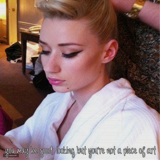 ♡ cσνєη ♡ *vine de sus cu o pătură pe ea și cu șervețele* salut.