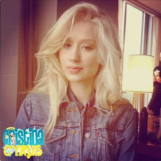 ♡ cσνєη ♡ la asta mă gândeam și eu. *merge la frigider* am nevoie de 5 kile de înghețată