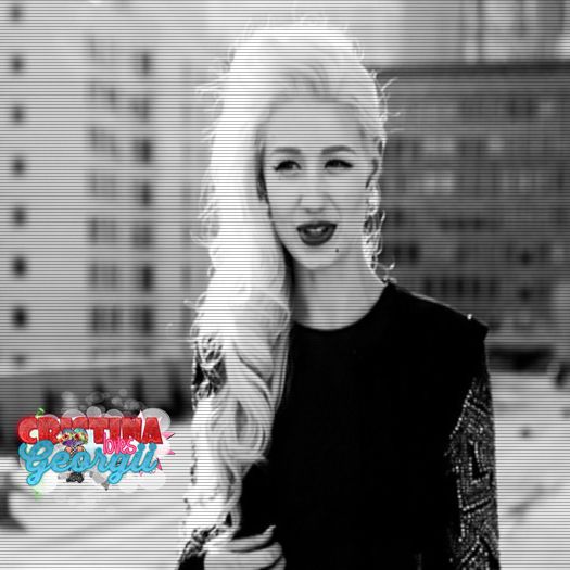 ♡ cσνєη ♡ încă... *râde și mănâncă fursecuri*