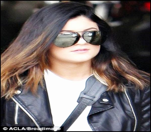 ➨ ▷ † ❤ . uhm .. și aveți vreo politică sau ceva împotriva fumatului  (clk); înauntru  ? pentru că vreau al nai;;bii de mult să-mi aprind o țigare  ..  (Wbk #adda)
