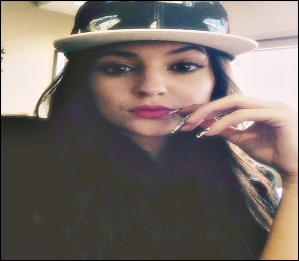 ➨ ▷ † ❤ .  am inteles #a + #isi arunca privirea spre ea dar nu zice nmk;#m