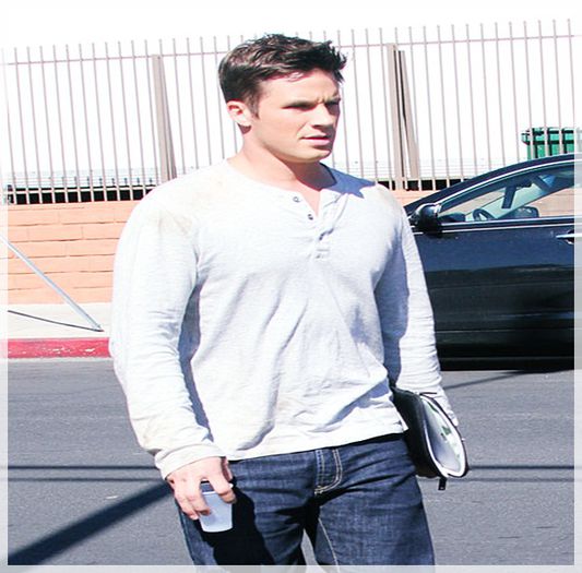 █ ▄→ -vine din apartamentul lui- oh ce adunare generala de p__de pe aici :)))) -cl-; -îşi pune mâna la gură când o vede pe michelle- oh, look who is back :] -se uită la niina- şi tu eşti?
