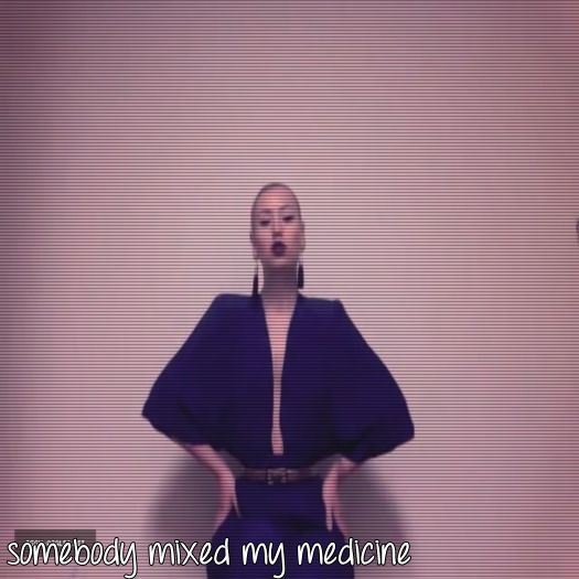 ♡ cσνєη ♡ *se uită la ea și izbucnește în râs* dragă domniță CL - Epii 12 _ Lets get it started