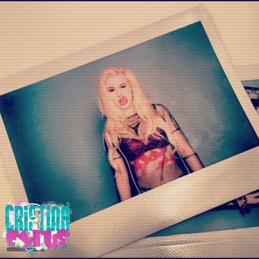 ♡ cσνєη ♡ *ia o pernă și îi dă cu ea în cap* orice altceva înafară de Caleb și amintiriile cu el.CL - Epii 12 _ Lets get it started