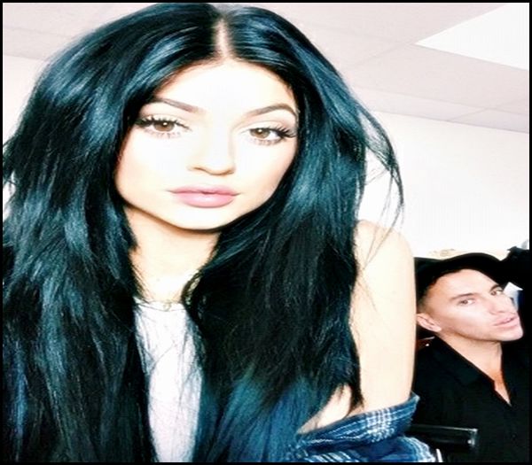 ➨ ▷ † ❤ .  neata :-h #isi trece mana prin extensii [clk;; azi avea paru lung gen ph si toata partea de jos bleo; ce faci ? vrei si tu ceva de mancare ?
