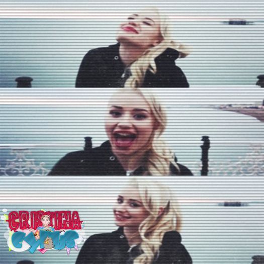 ♡ cσνєη ♡ *se pune lângă ea, ia două căni de cafea de pe masă, îi dă una* așa deci CL; dumneavoastră împărțiți apartamentul cu mine, este clar ? *spune pe un ton serios, apoi râde tare și zâmbește, soarbe din cană*
