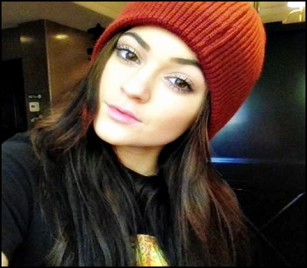 ➨ ▷ † ❤ . cereale ? Nu puteai sa iei si tu ceva din ce`am gatit dimineata ? [clk;; era pe masa .. :-?? #se uita la perete;
