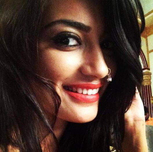 ByZYFiPCUAAqFko - 15-Surbhi Jyoti-Sanam