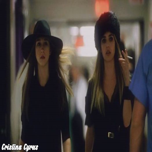 ♡ cσνєη ♡ *scoate bagheta, zice o vrajă* oopsie, nu merge ;( #elena